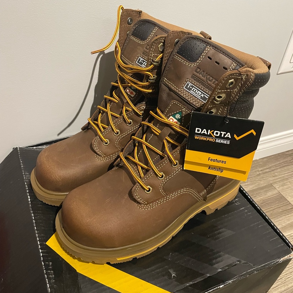 Men’s shoes, construction shoes, brand new size number 9 at off price